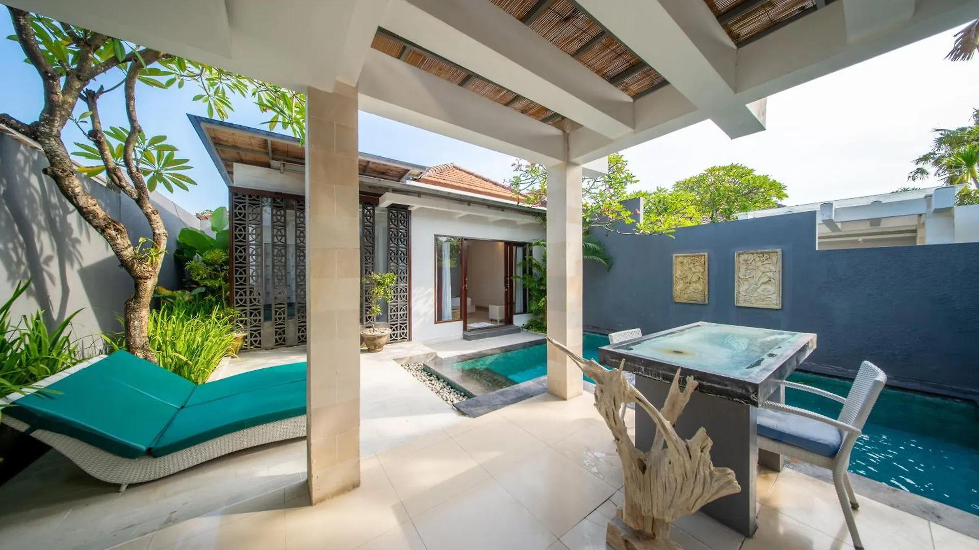 The Tukad Villa Seminyak Indonesien